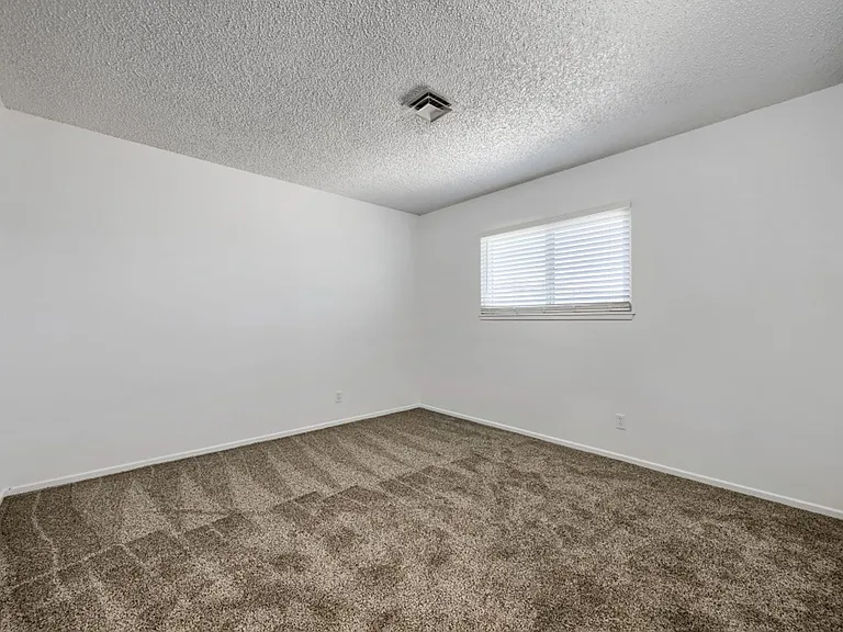 823 Center St — Photo 20