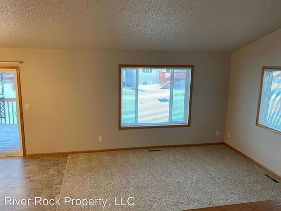 5th image of 1556 11th Ave E
