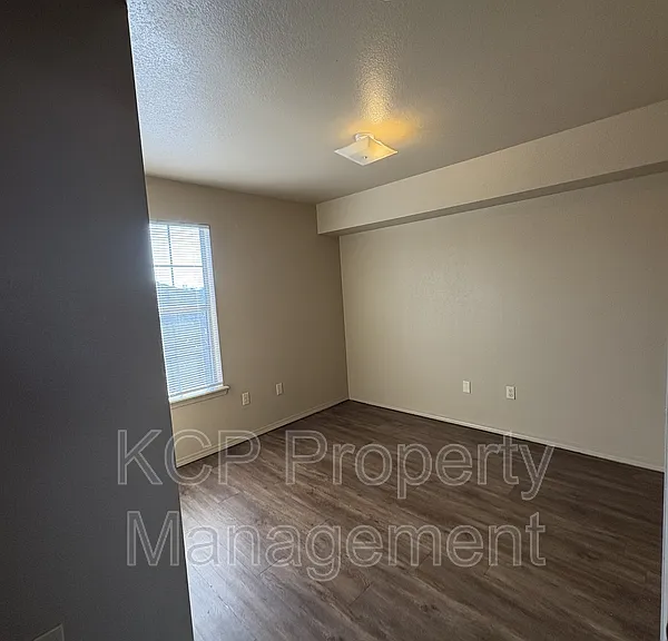 Huntington Chase Apartments — Photo 9