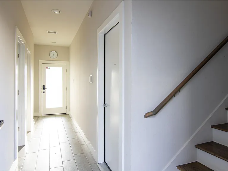 2306 Wipprecht St — Photo 4