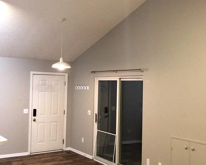 409 E Cherry St — Photo 7