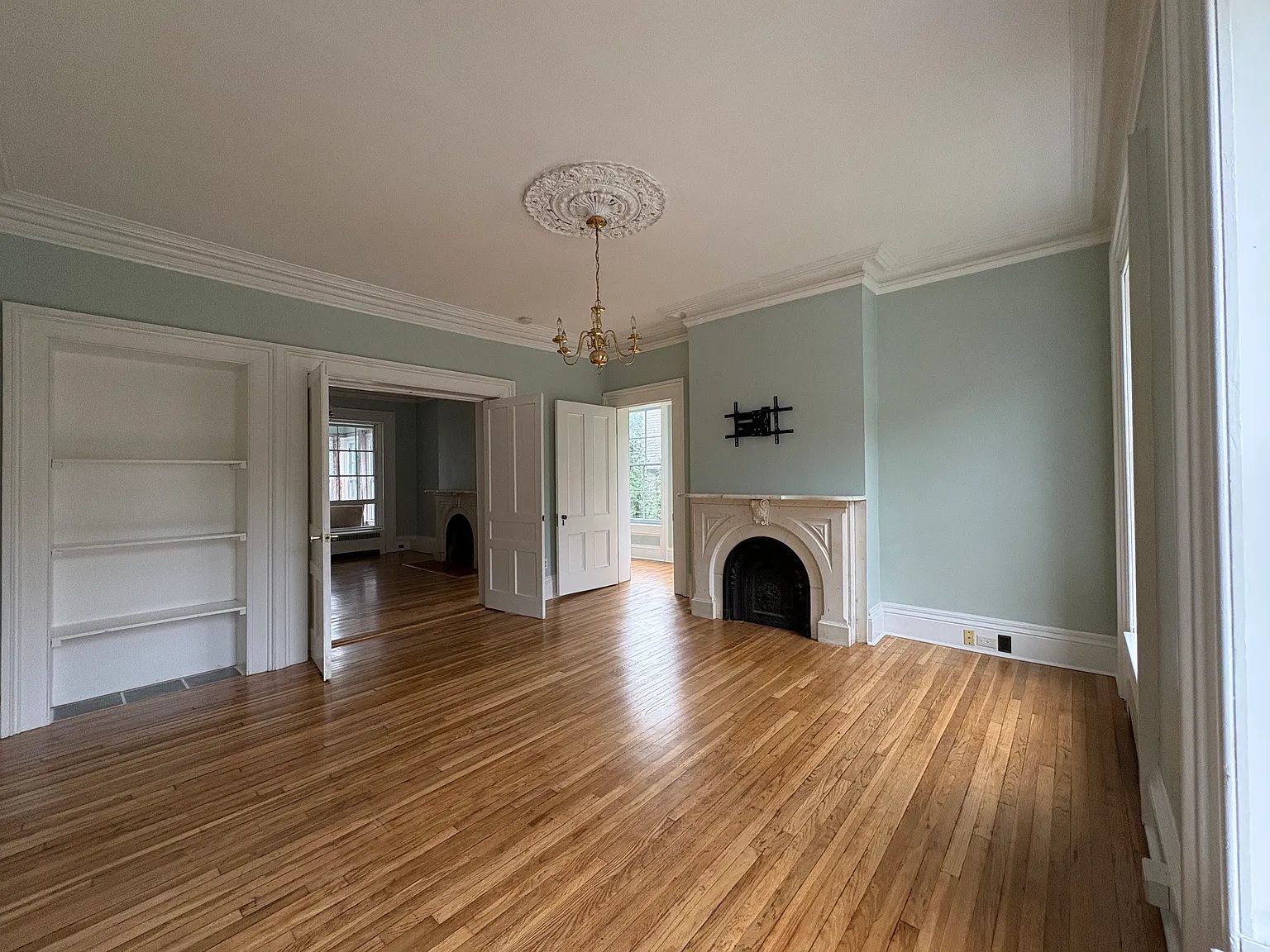 1 bed, 900 sqft, $1,800 — Photo 3