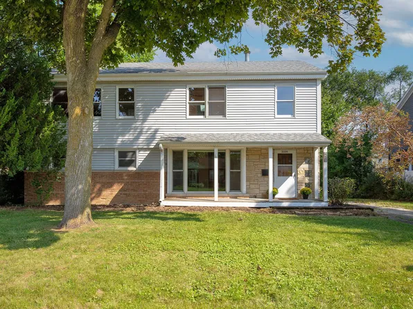 2220 Scott Rd, Northbrook, IL 60062