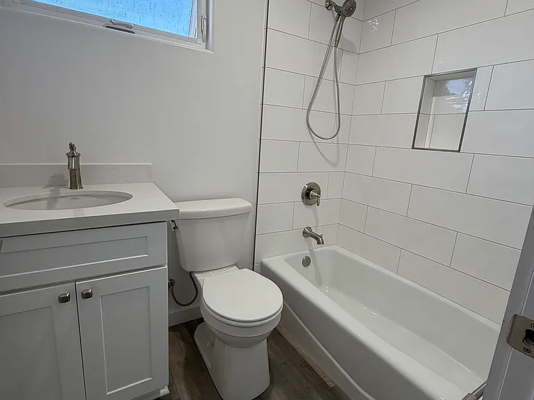 2252 Beach St — Photo 4