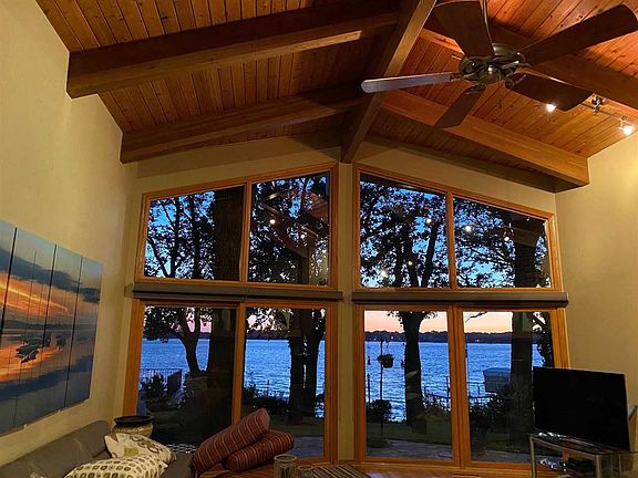 3rd image of 15801 Lakeshore Dr