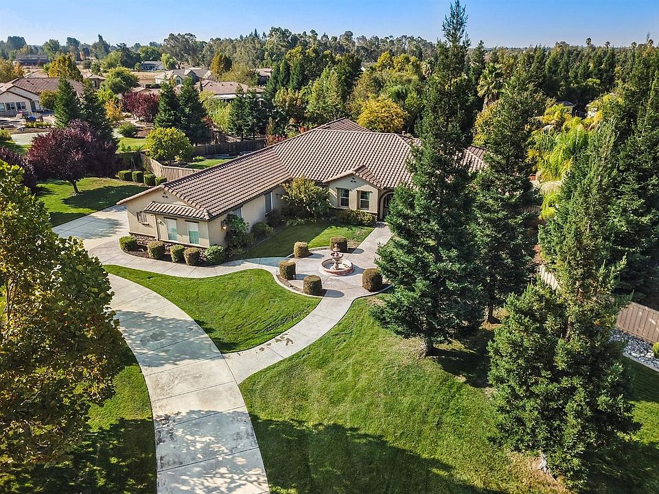 2nd image of 9346 Silverhollow Ln