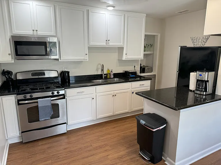 319 N Clementine St — Photo 17