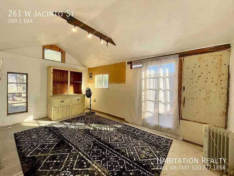 261 W Jacinto St — Photo 13