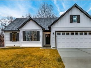 12 Pershing Cir, O'Fallon, MO 63366