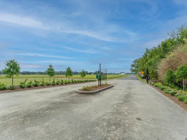 17 Buddy Gore Rd, Gonzales, LA 70737