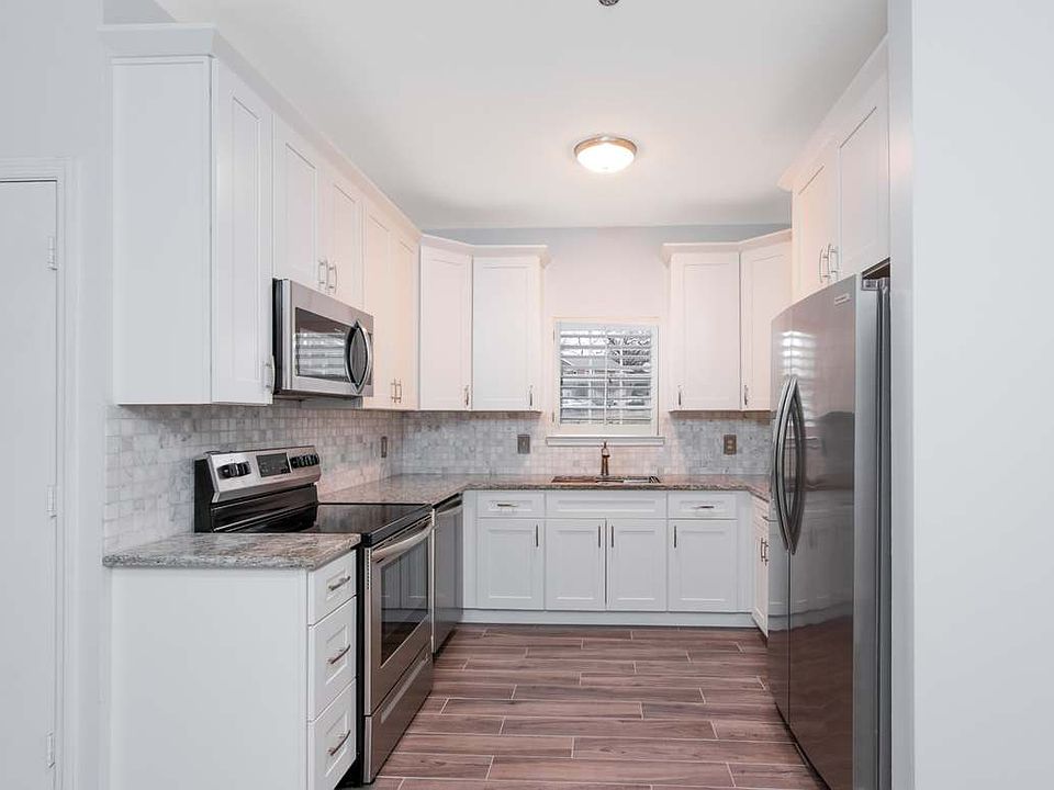 2nd image of 2739 Linmar Ave