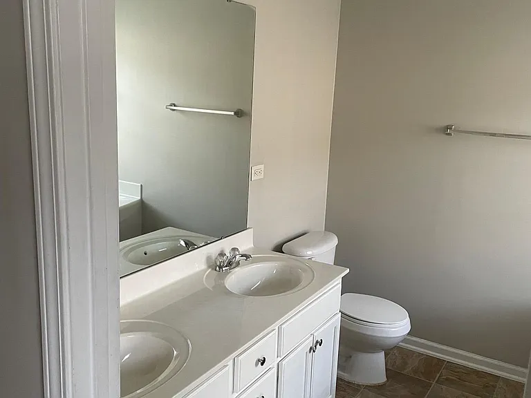 3417 Broadwick St — Photo 11