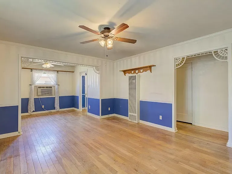 2230 Edgewater Rd — Photo 2