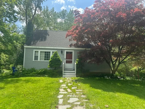 42 Grove St, Topsfield, MA 01983