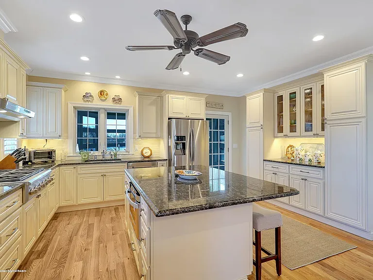 330 Villa Park Way — Photo 16