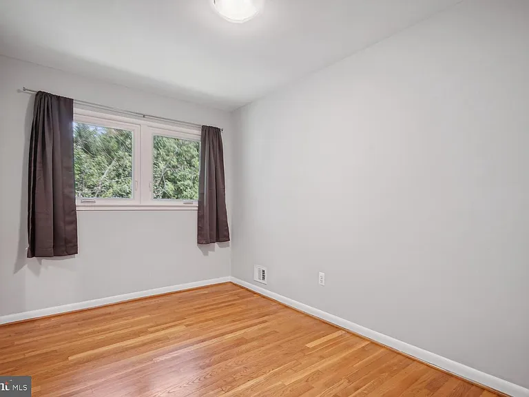1633 Warner Ave — Photo 9