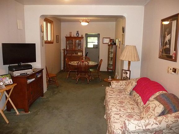 2nd image of 3414 Beaumont Pl