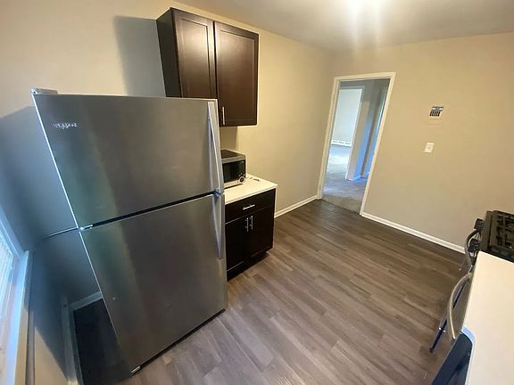 4th image of 900 W 25th St APT 4