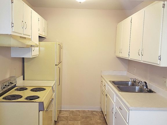 3rd image of 3811 Sandhurst Dr APT 302