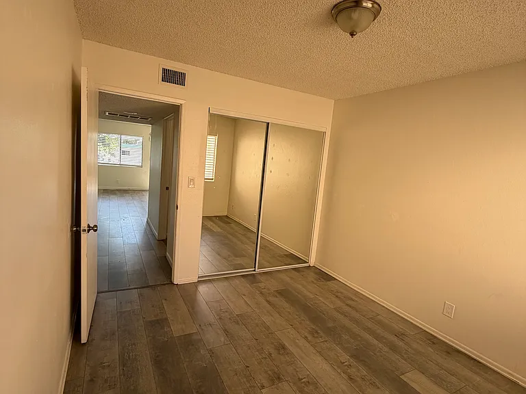 1447 E Windsor Rd #4 — Photo 10