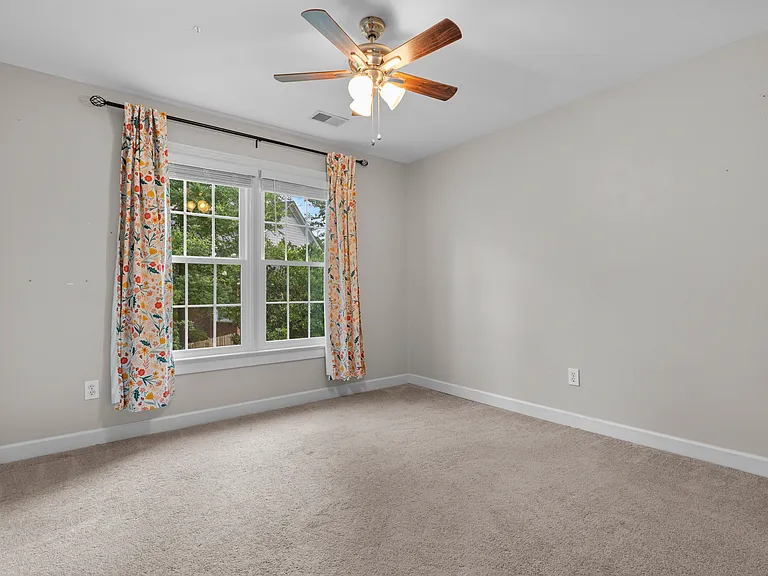 101 Hollingwood Dr — Photo 24
