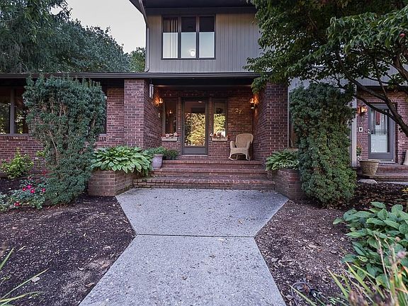 3rd image of 27 Carrie Ann Dr