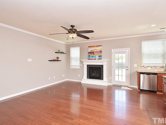4th image of 303 Vintage Holly Dr