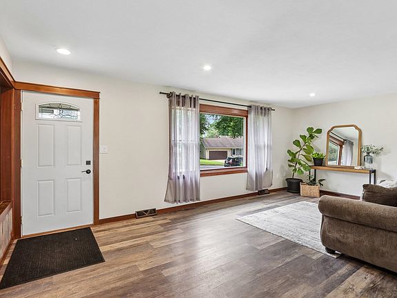 5th image of 6 Green Ridge Ct