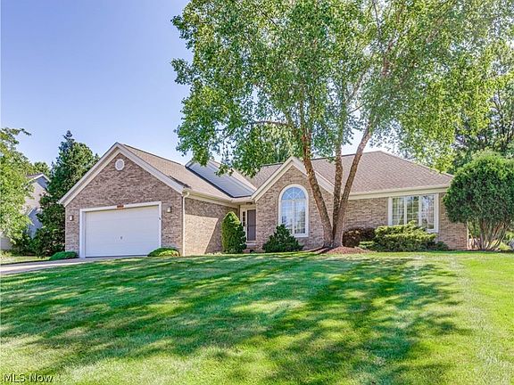 2nd image of 122 Ravenshollow Dr