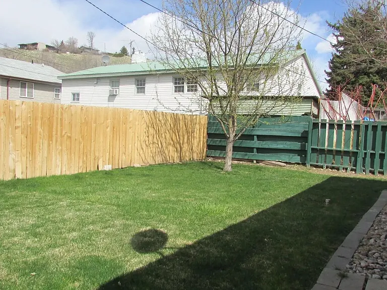 1456 E Elm St — Photo 2