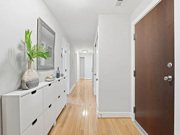 14 S St NE #201 — Photo 4