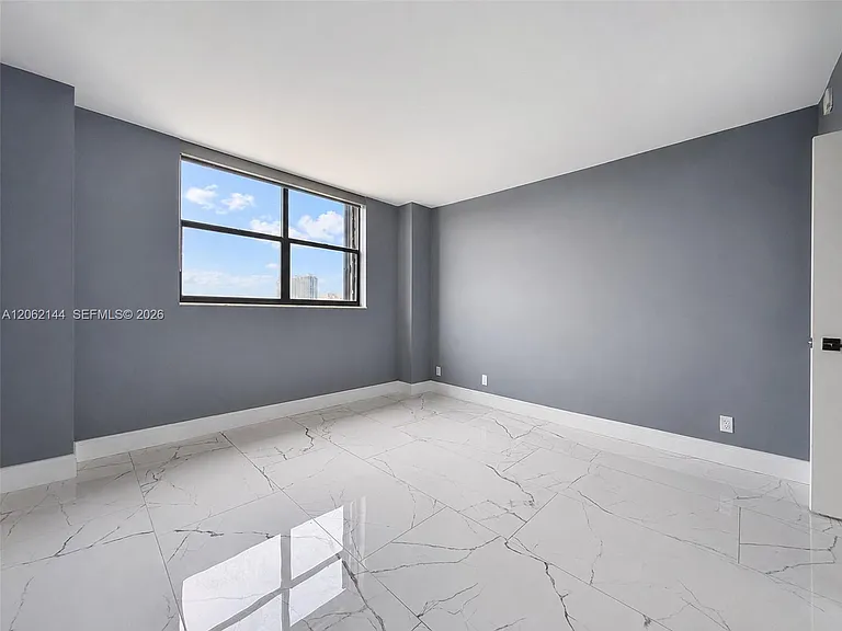 290 174th St #1005 — Photo 10