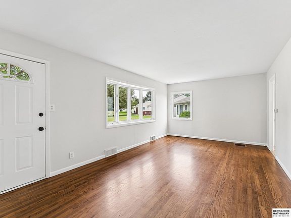 5th image of 4052 Valley Cir
