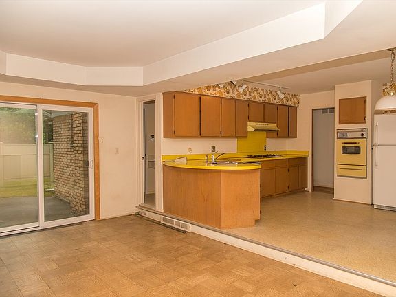 4th image of 2924 Renfrew St