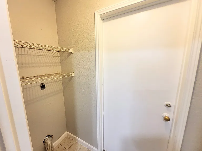 2641 Berkshire Ln — Photo 9