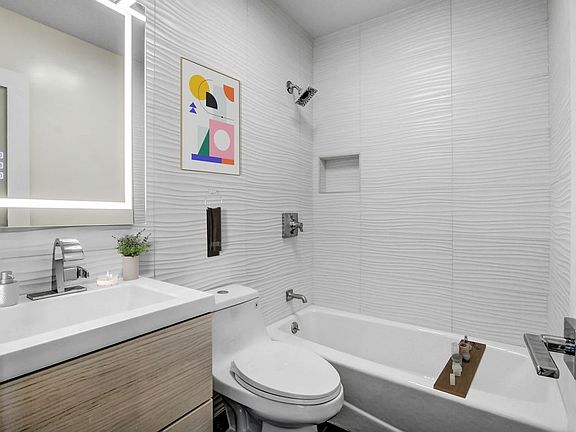4th image of 2626 Cloverfield Blvd APT 5