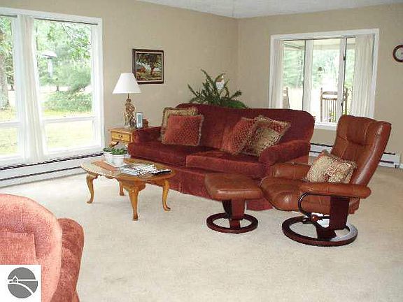 4th image of 1673 W Essex Rd