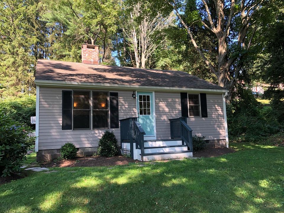 Front View- No neighbors!