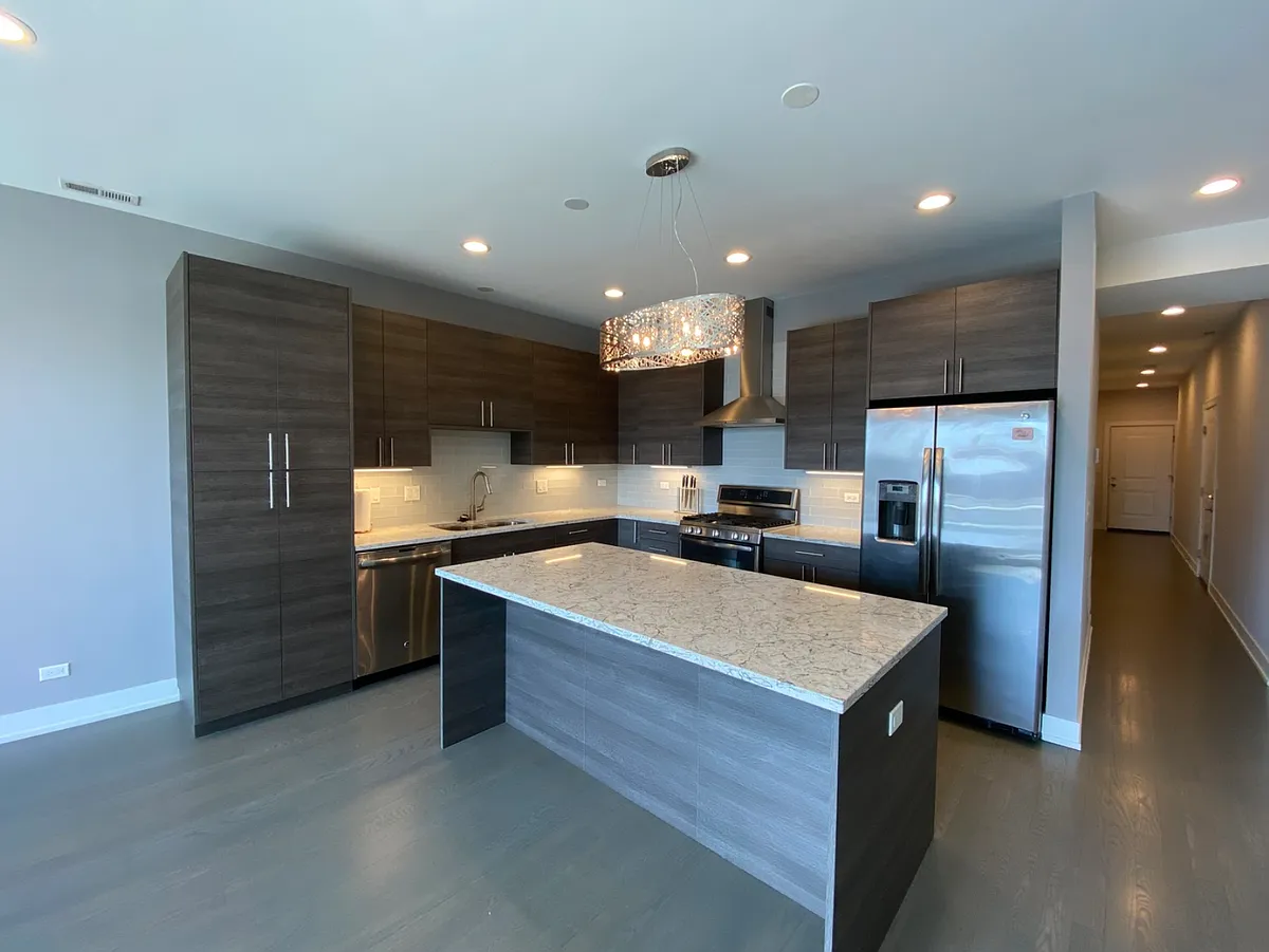 Building Photo - 2052 W Chicago Ave #5