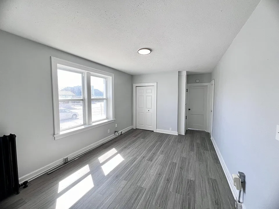 1518 University Ave W #4