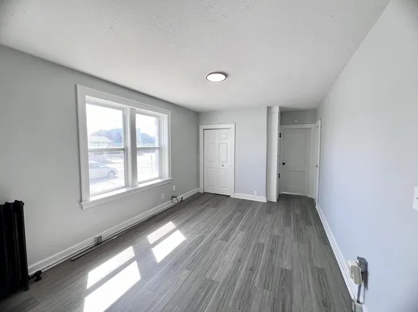 1518 University Ave W #4, Windsor, ON N9B 1B9