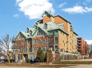 19 Lake Ave S #303, Hamilton, ON L8G 2V1