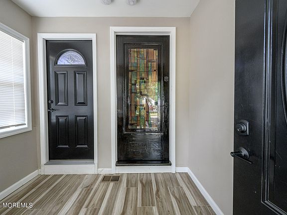 3rd image of 405 Main St #2
