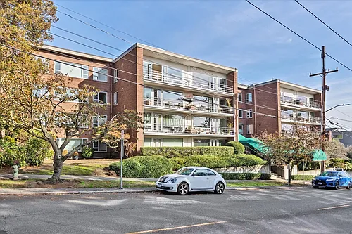 530 W Olympic Pl Photo 1