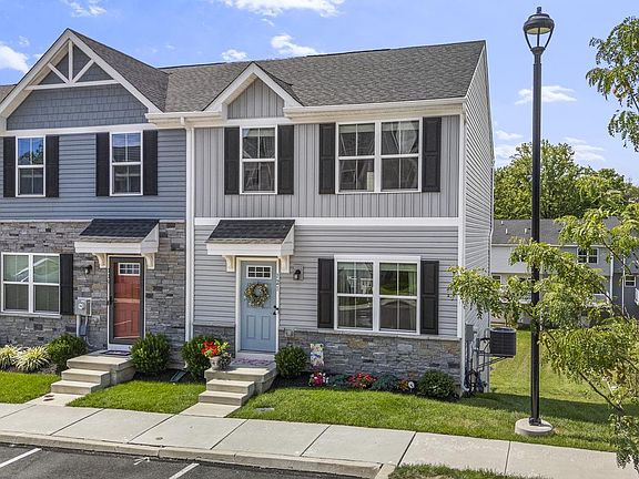 2nd image of 121 Nelson Ln