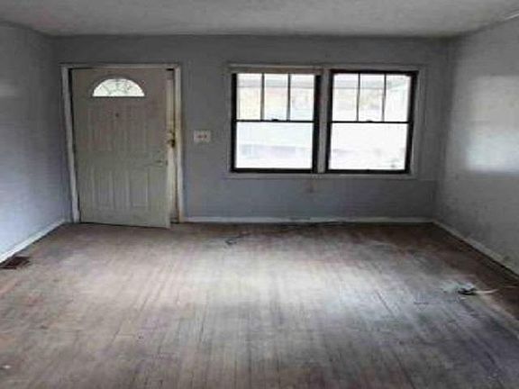 3rd image of 725 Forbes Dr