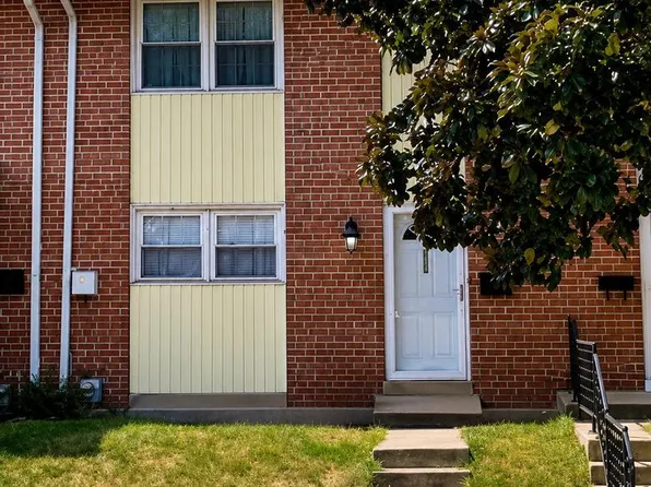 863 E Kings Ct, York, PA 17403