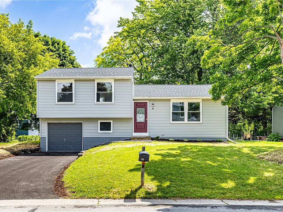 1st image of 32 Coachlight Cir