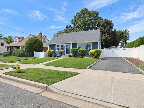 678 Clinton Avenue, Uniondale, NY 11553