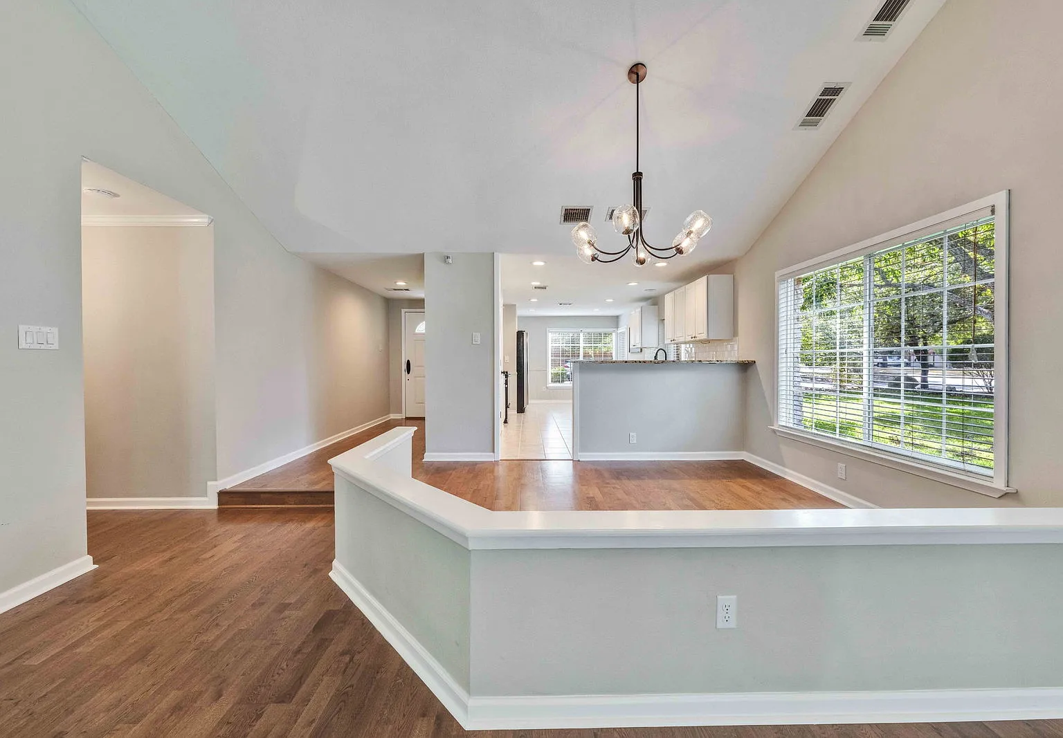 3 bed, 2.0 bath, 2141 sqft, $2,200 — Photo 4